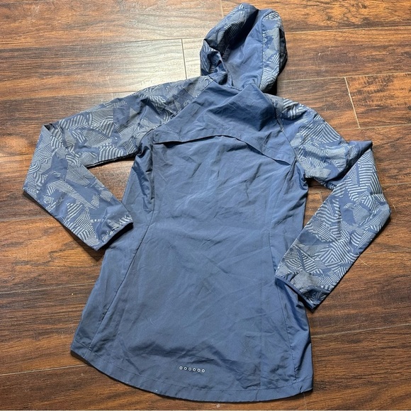 Nike Essential Flash Reflective Running Jacket - Picture 2 of 4